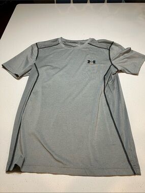Under Armour Light Gray Athletic Short Sleeve Shirt
